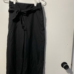 Black zara cropped leg leg pant with bow